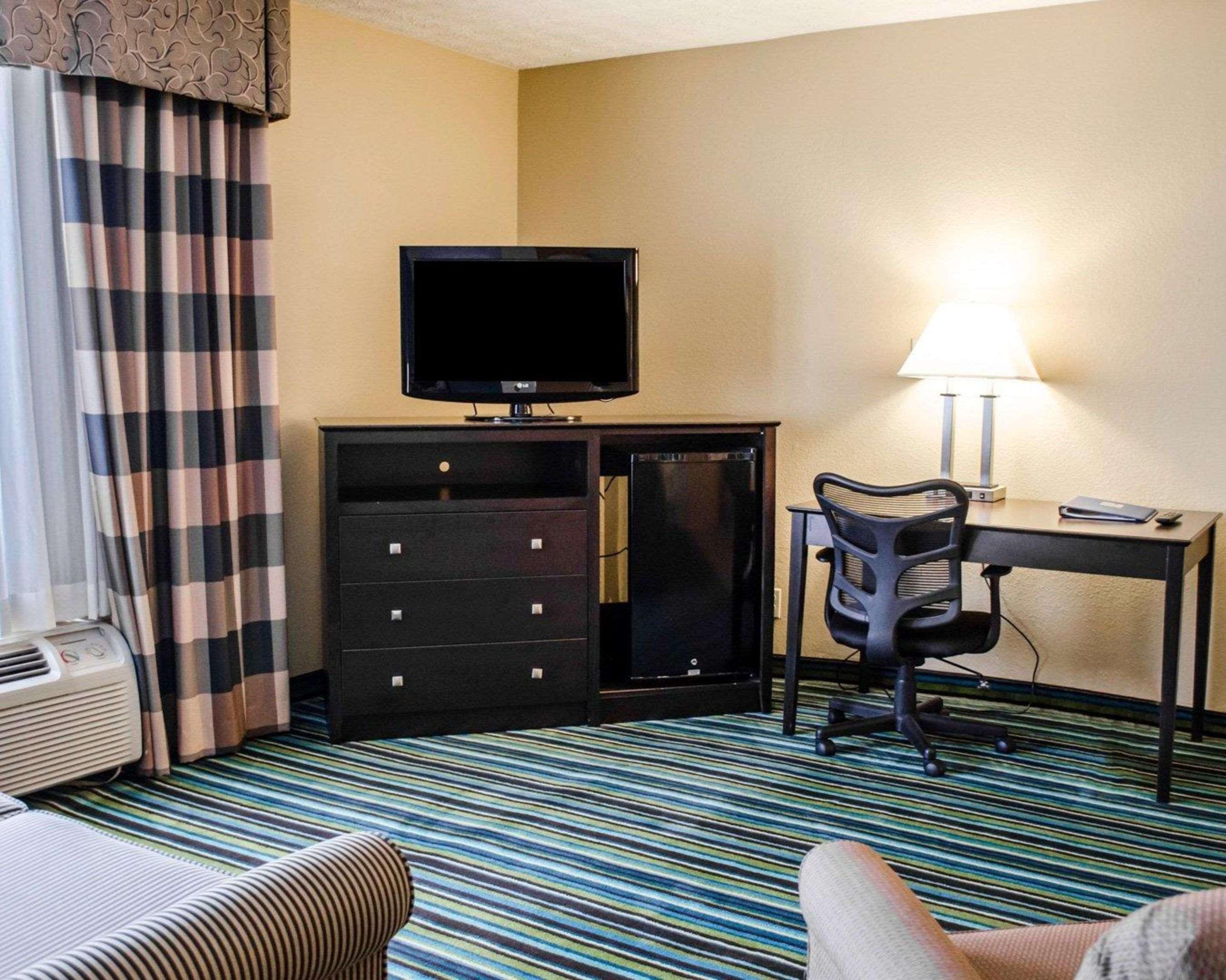 Quality Inn & Suites Medina - Akron West Buitenkant foto