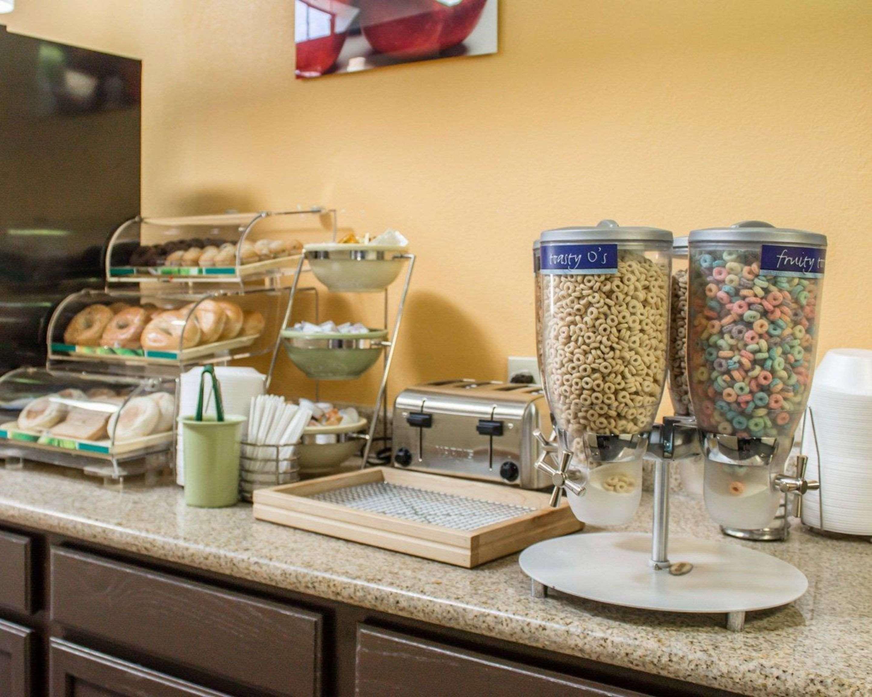 Quality Inn & Suites Medina - Akron West Buitenkant foto