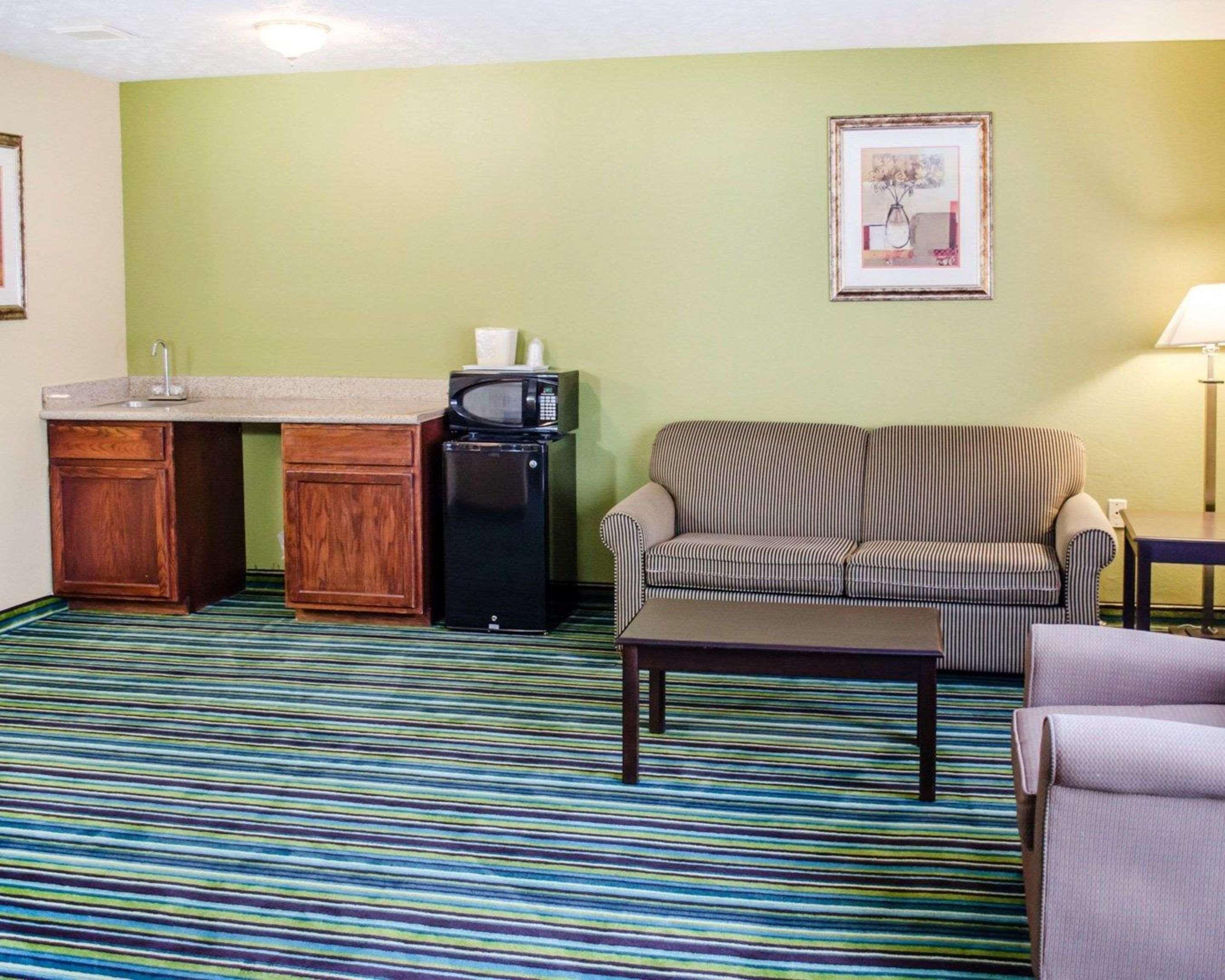 Quality Inn & Suites Medina - Akron West Buitenkant foto