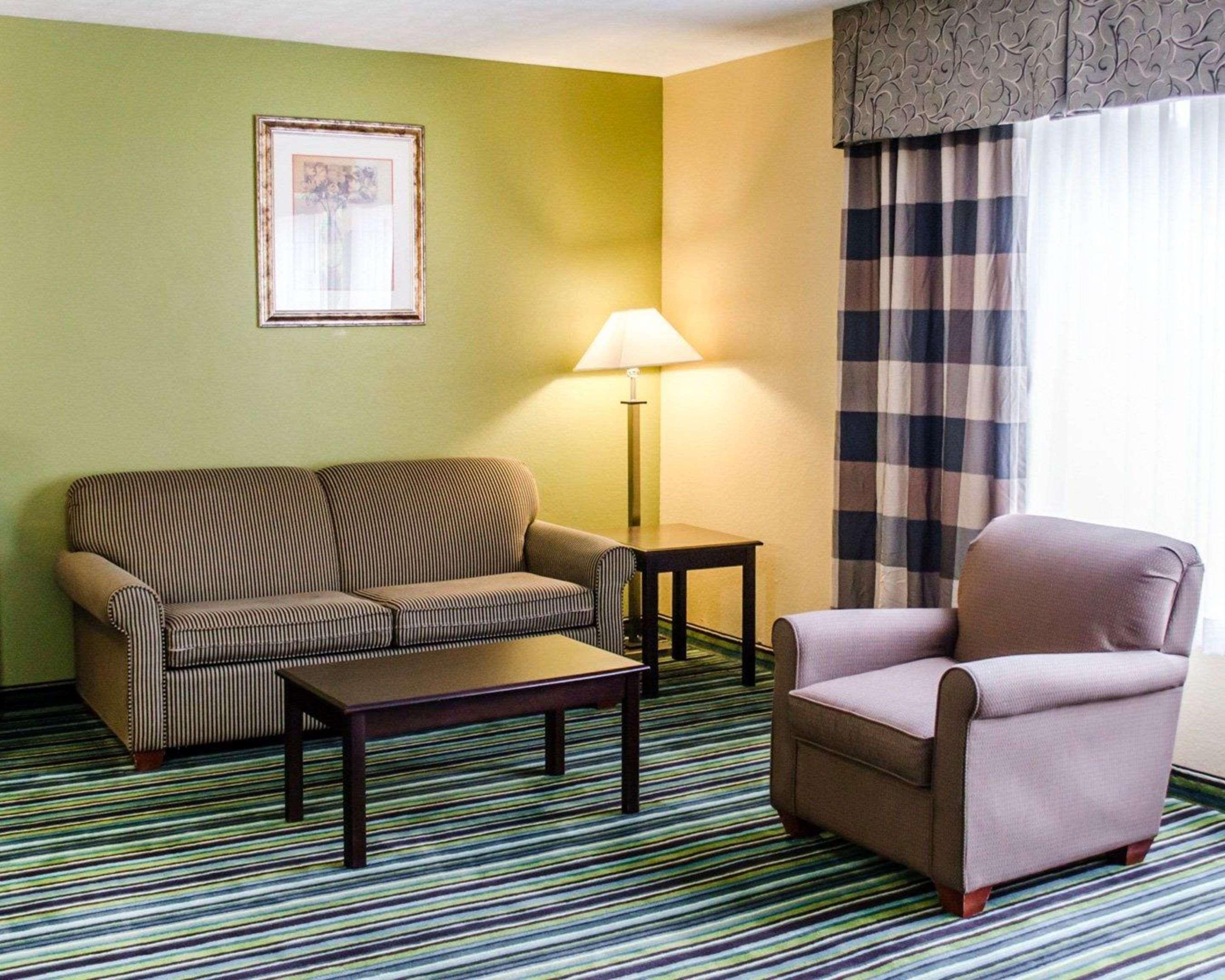 Quality Inn & Suites Medina - Akron West Buitenkant foto