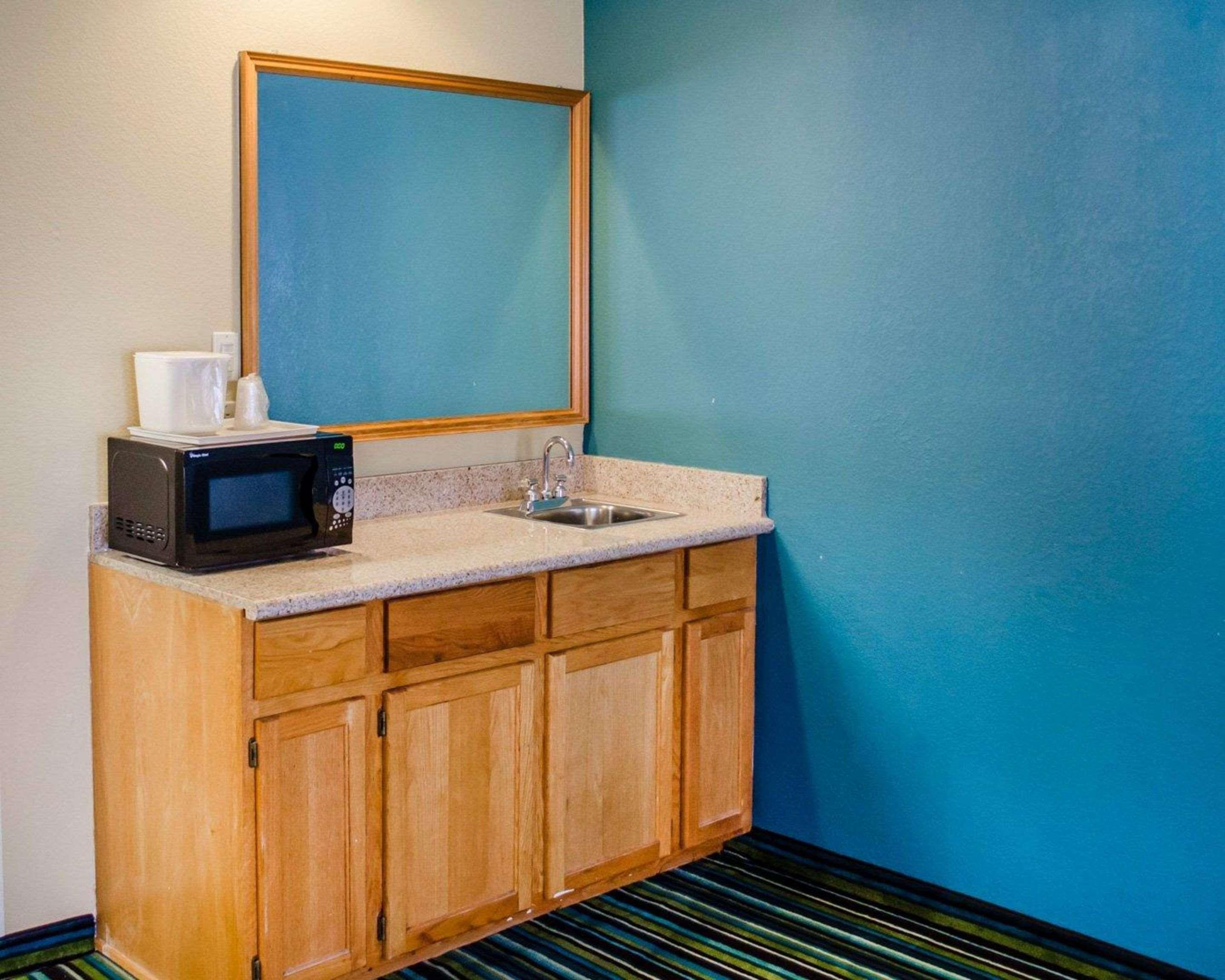Quality Inn & Suites Medina - Akron West Buitenkant foto