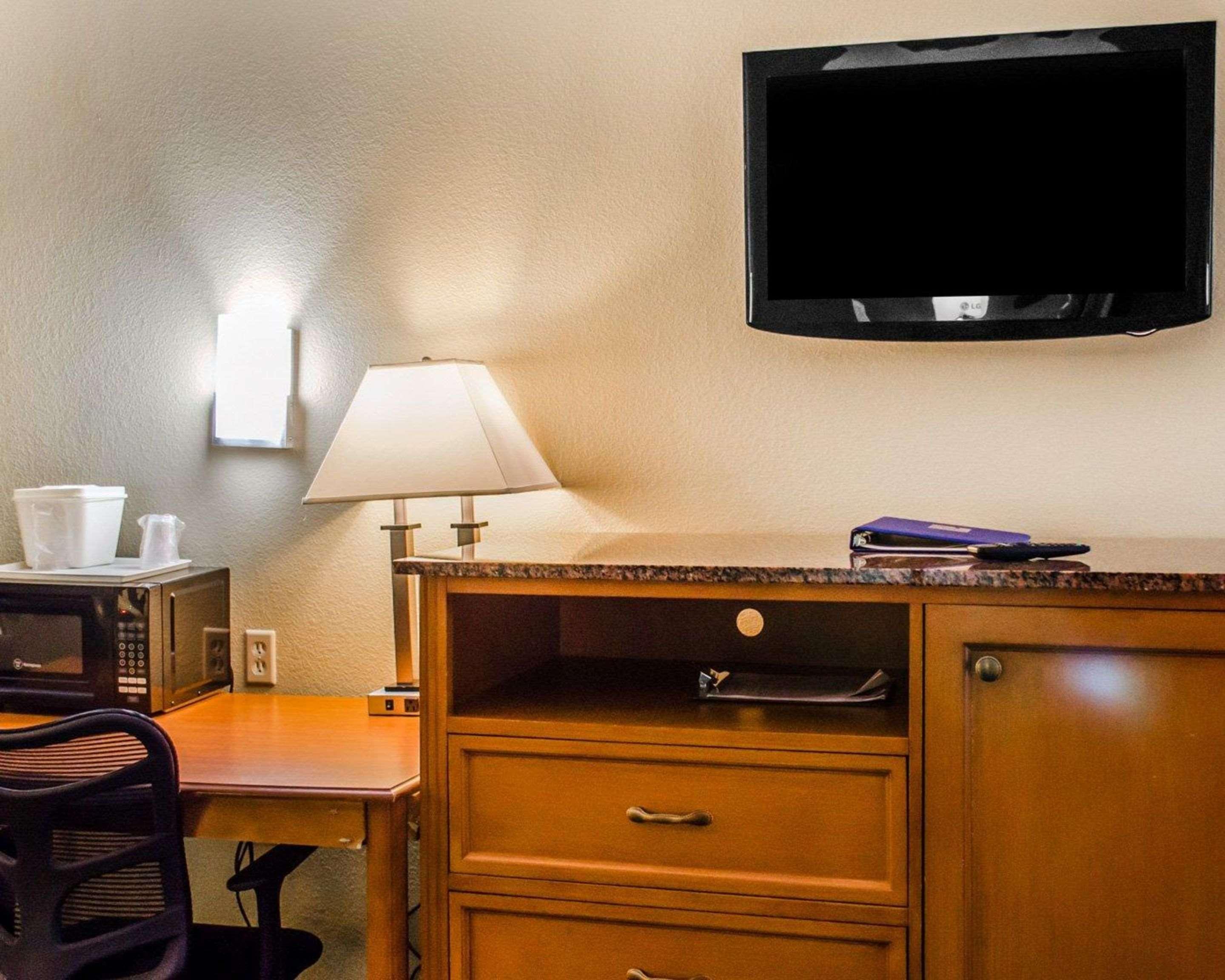 Quality Inn & Suites Medina - Akron West Buitenkant foto