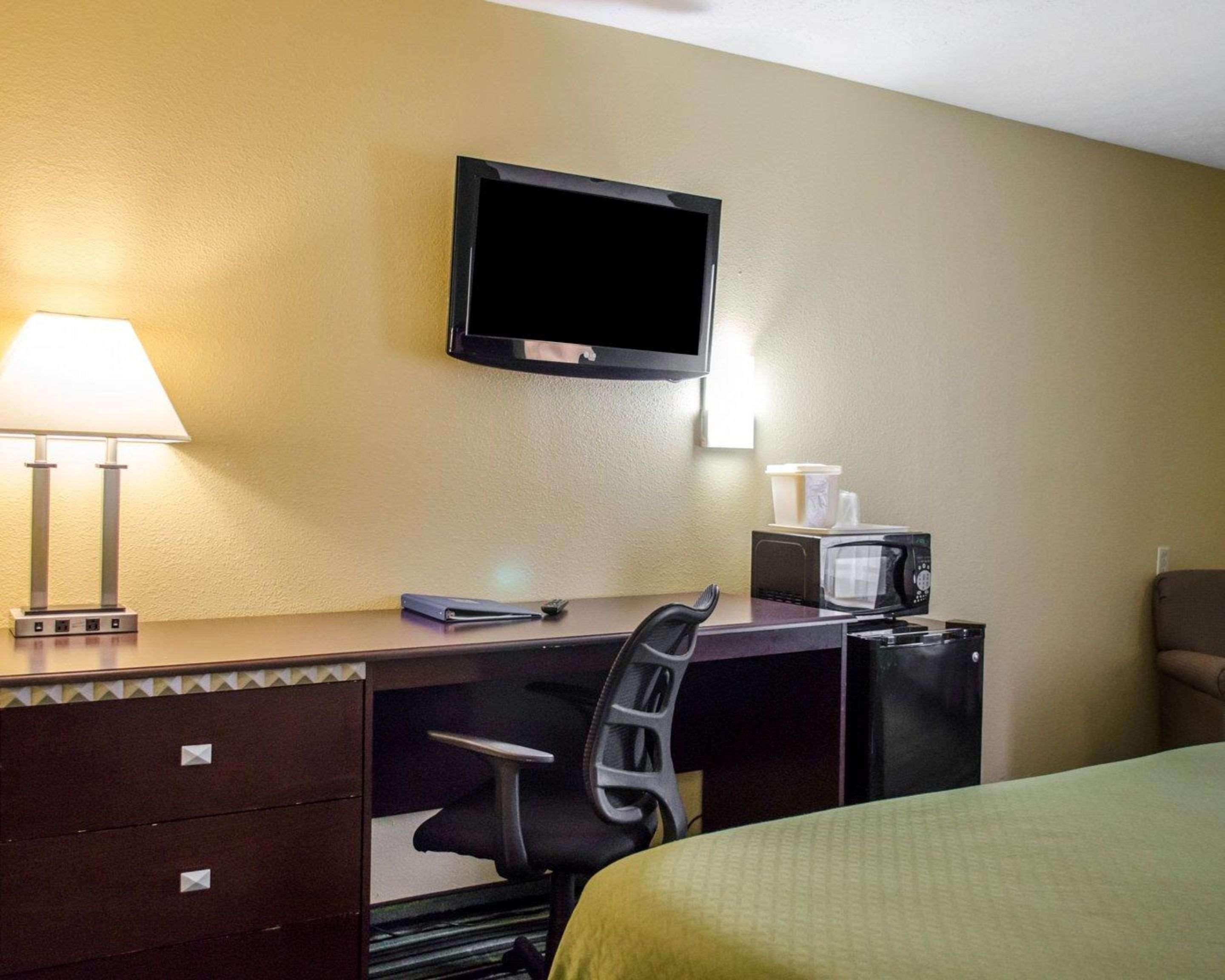 Quality Inn & Suites Medina - Akron West Buitenkant foto